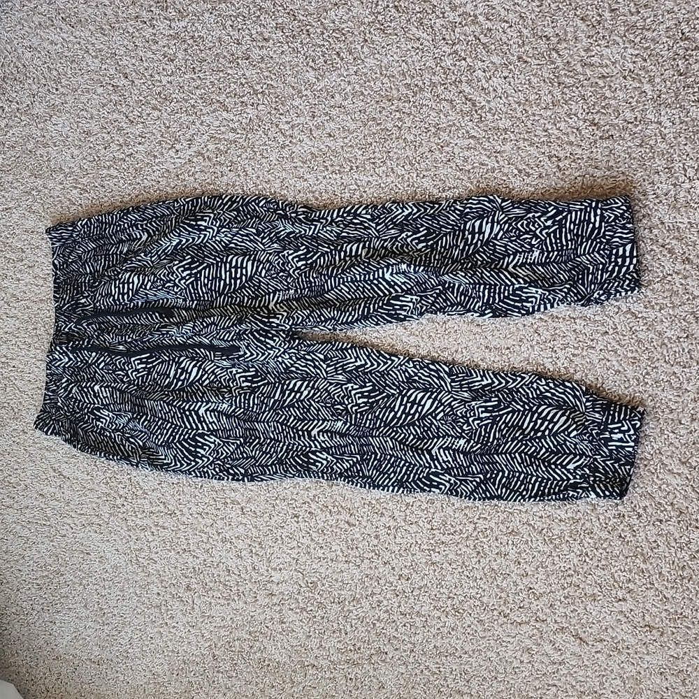 Forever 21 patterned viscose pants size M black